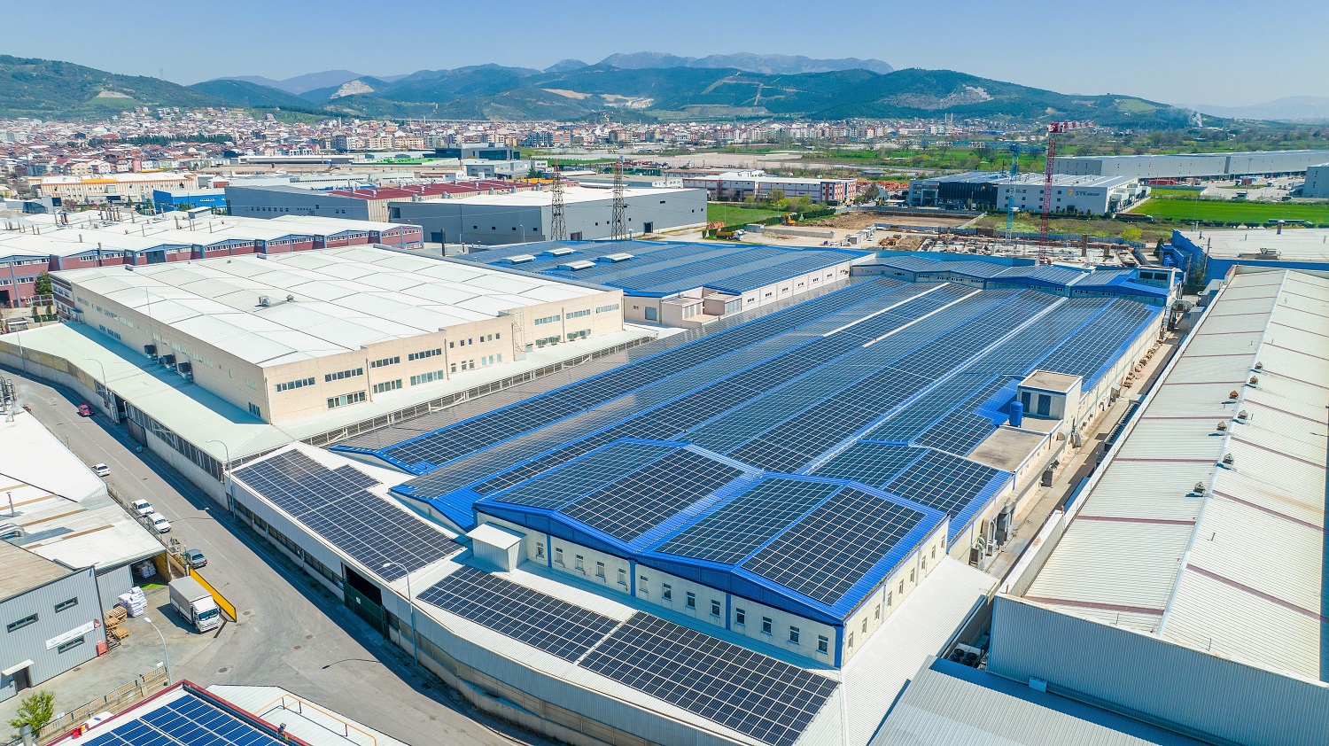 Fabrika çatılarına CW Enerji imzası