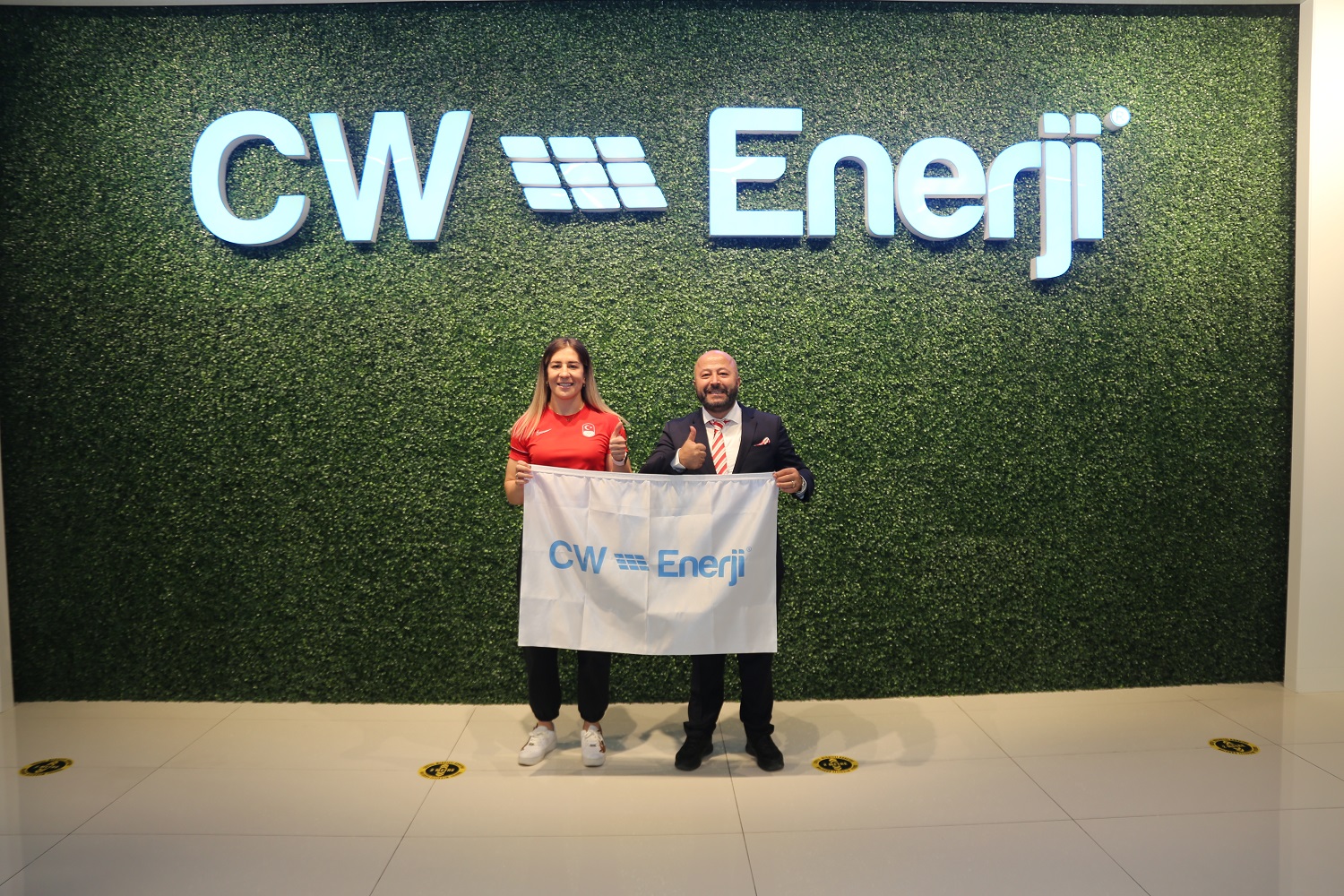 Dünya Şampiyonu Milli Güreşçimiz Yasemin Adar Yiğit CW Enerji’yi ziyaret etti